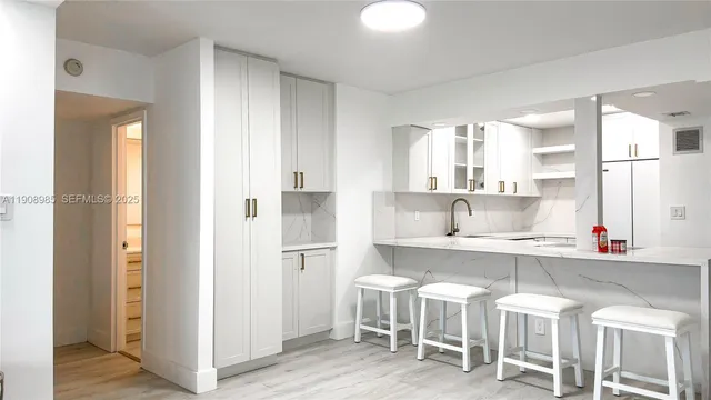 $2,500 | 3140 South Ocean Drive, Unit 2403, Hallandale Beach, FL 33009