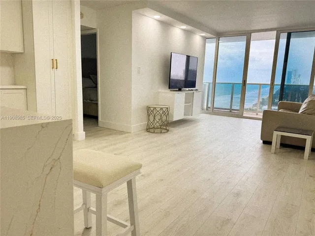 $2,500 | 3140 South Ocean Drive, Unit 2403, Hallandale Beach, FL 33009