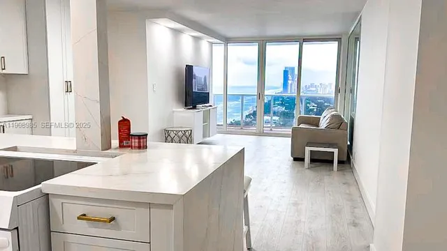 $2,500 | 3140 South Ocean Drive, Unit 2403, Hallandale Beach, FL 33009