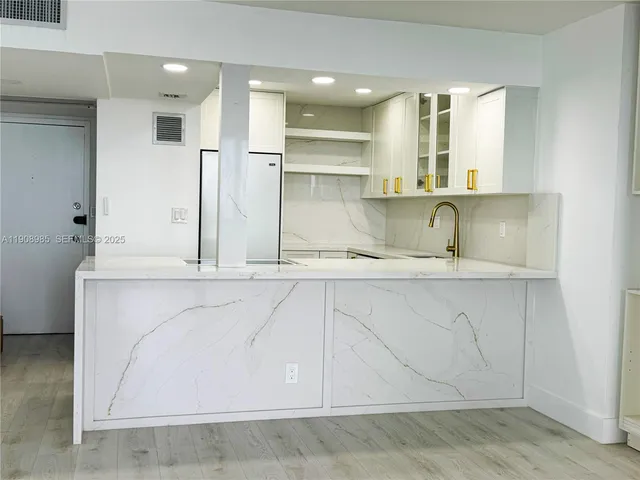 $2,500 | 3140 South Ocean Drive, Unit 2403, Hallandale Beach, FL 33009