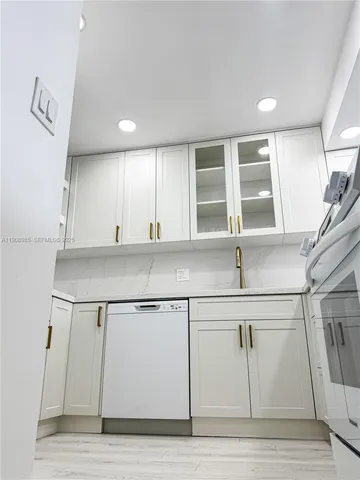 $2,500 | 3140 South Ocean Drive, Unit 2403, Hallandale Beach, FL 33009