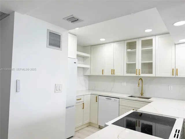 $2,500 | 3140 South Ocean Drive, Unit 2403, Hallandale Beach, FL 33009