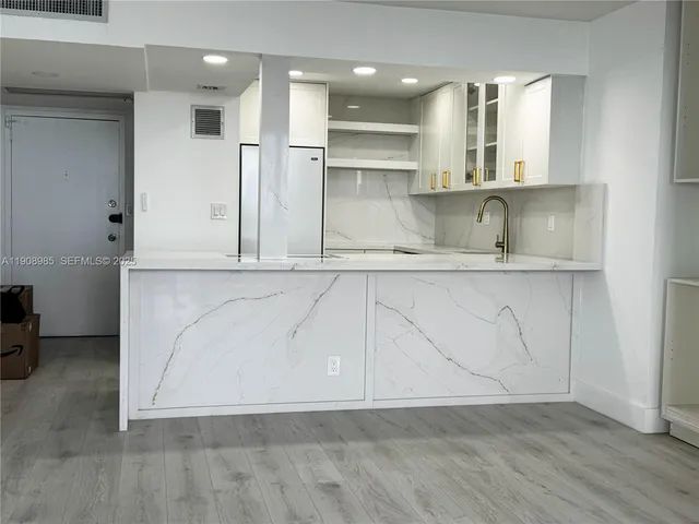 $2,500 | 3140 South Ocean Drive, Unit 2403, Hallandale Beach, FL 33009