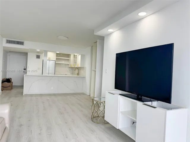 $2,500 | 3140 South Ocean Drive, Unit 2403, Hallandale Beach, FL 33009