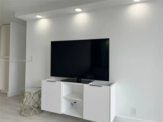 $2,500 | 3140 South Ocean Drive, Unit 2403, Hallandale Beach, FL 33009