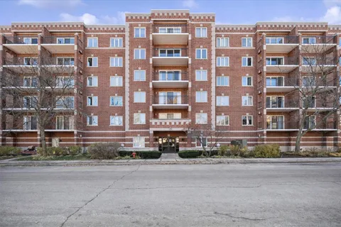 $249,000 | 5005 Warren Street, Unit 506, Skokie, IL 60077