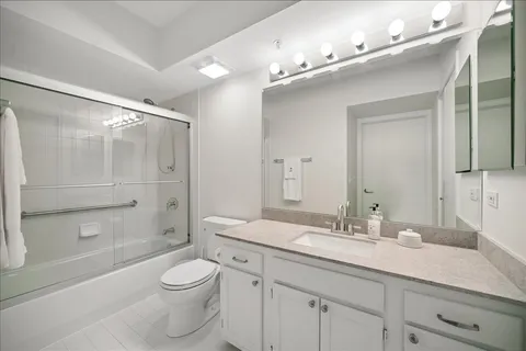 $249,000 | 5005 Warren Street, Unit 506, Skokie, IL 60077