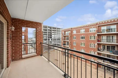$249,000 | 5005 Warren Street, Unit 506, Skokie, IL 60077