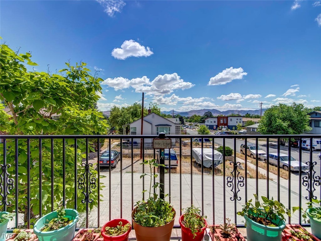 781783785 Stewart Street Reno, NV 89502 - Photo 4 of 30 Gallery Image 4