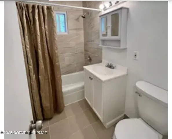 $1,800 | 107 Davis Circle, Bushkill, PA 18324