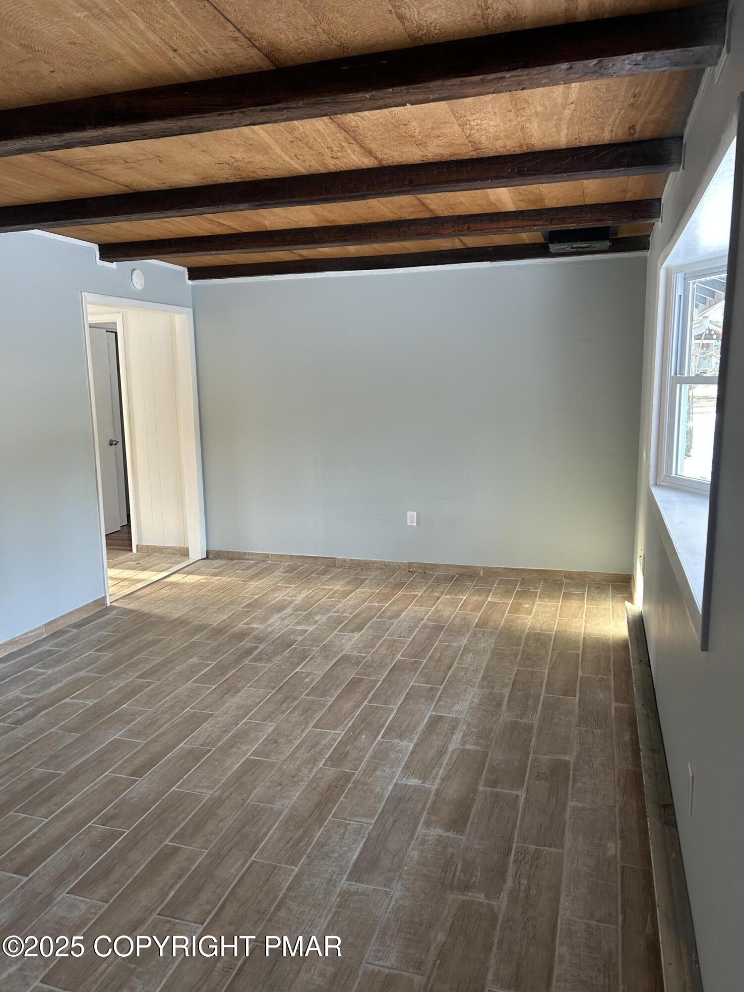 107 Davis Circle Bushkill, PA 18324 - Photo 2 of 35 IMG_1247