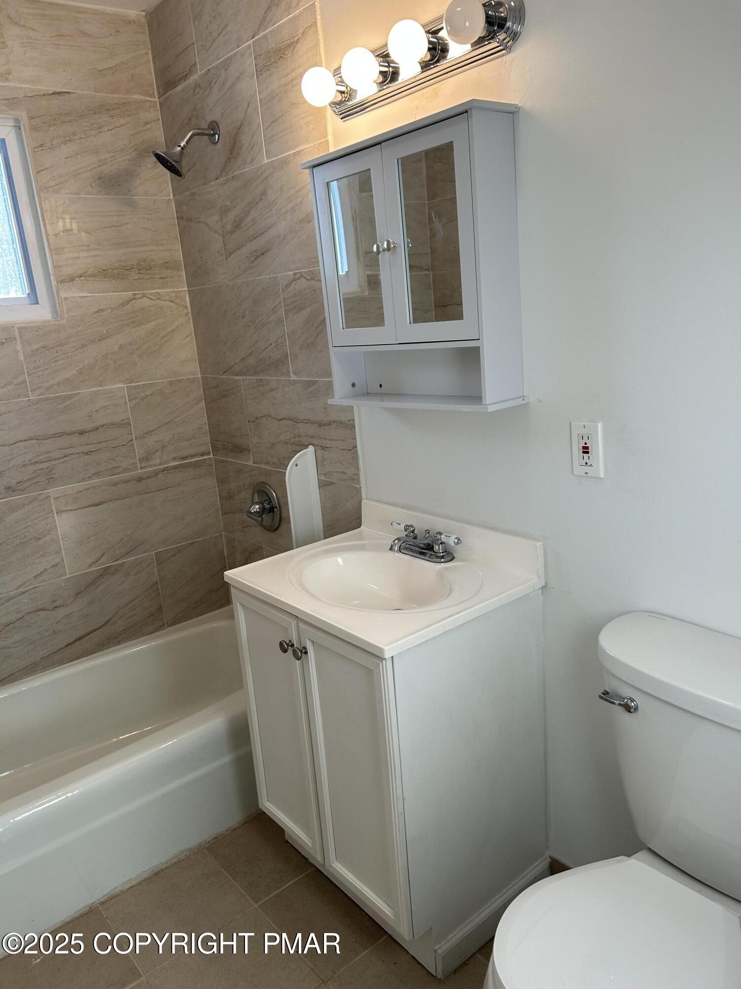 107 Davis Circle Bushkill, PA 18324 - Photo 21 of 35 IMG_1252