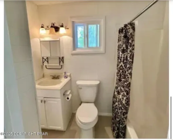 $1,800 | 107 Davis Circle, Bushkill, PA 18324