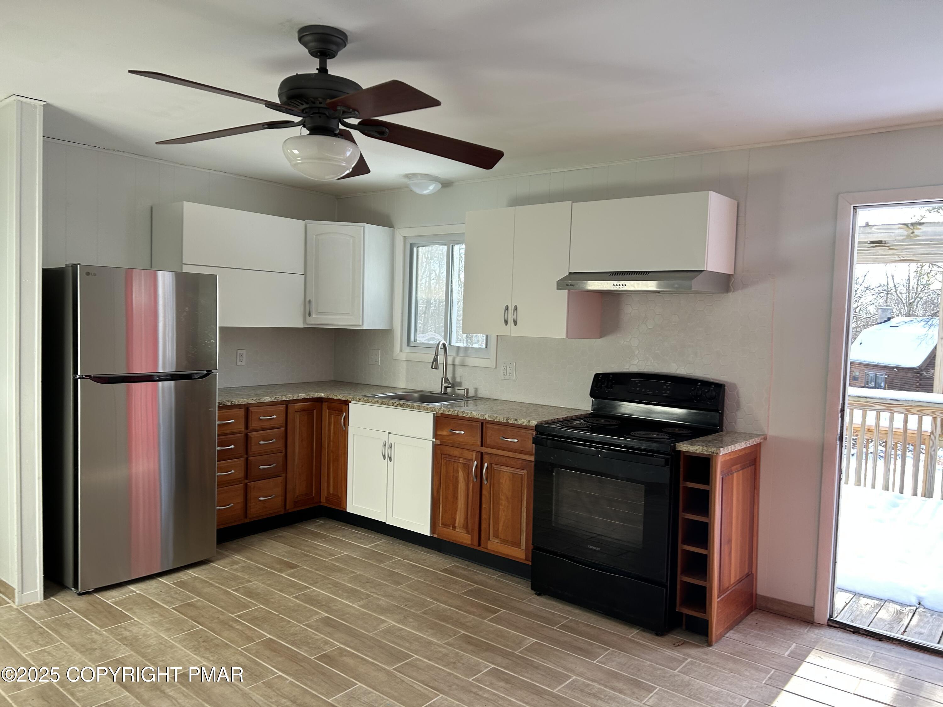 107 Davis Circle Bushkill, PA 18324 - Photo 6 of 35 IMG_1235