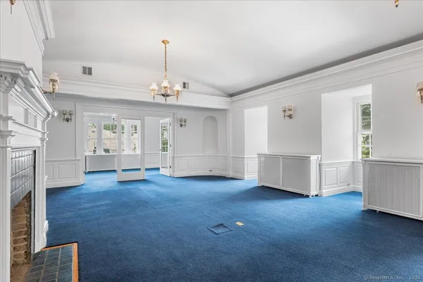 a black and white photo of a picture