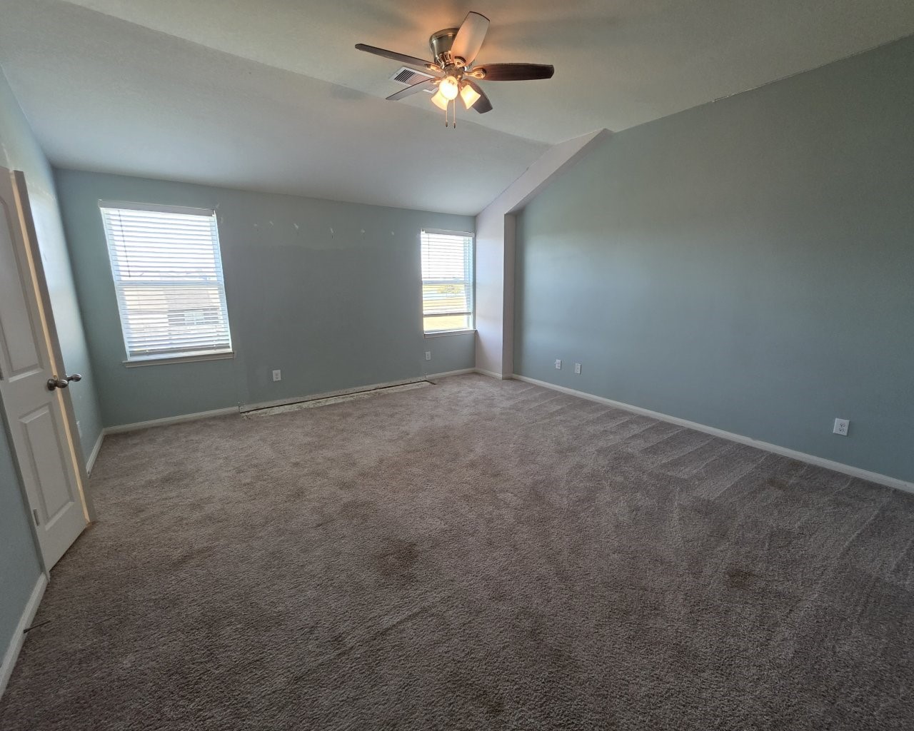 2709 Calypso Place La Marque, TX 77568 - Photo 10 of 21 en empty room with windows and fan