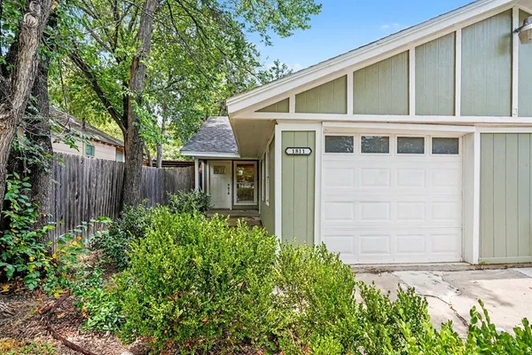 $1,650 | 1811 Lipscomb Street, Fort Worth, TX 76110