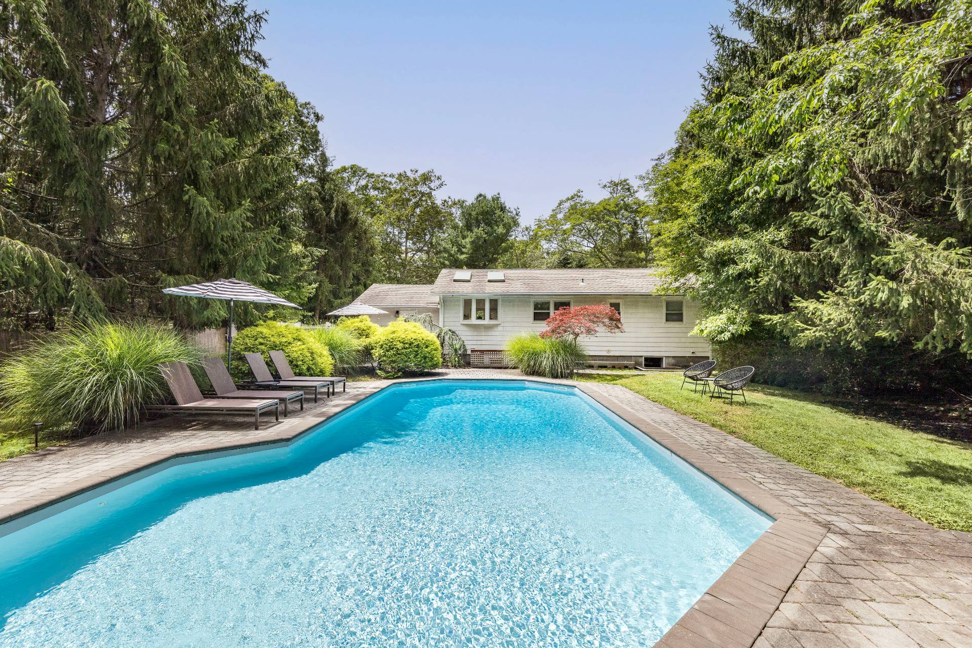 27 Sandra Road East Hampton, NY 11937 - Photo 1 of 15