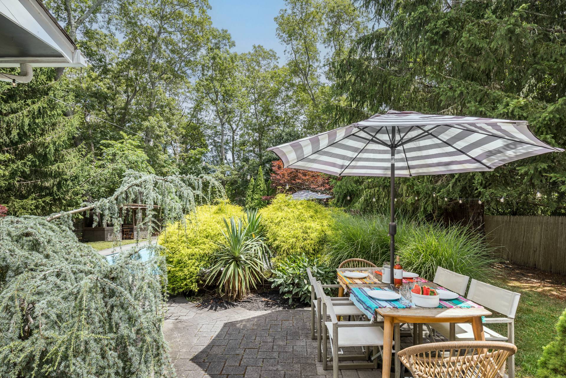 27 Sandra Road East Hampton, NY 11937 - Photo 3 of 15