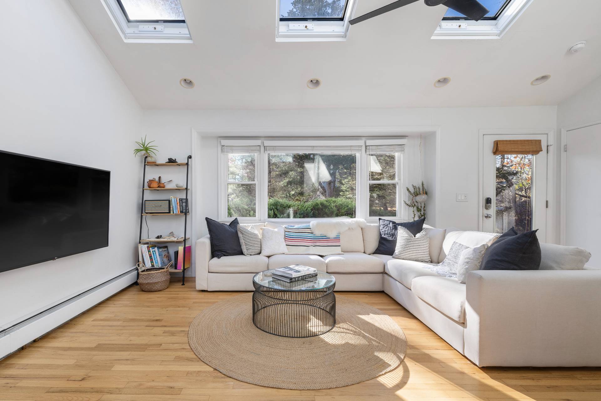 27 Sandra Road East Hampton, NY 11937 - Photo 5 of 15