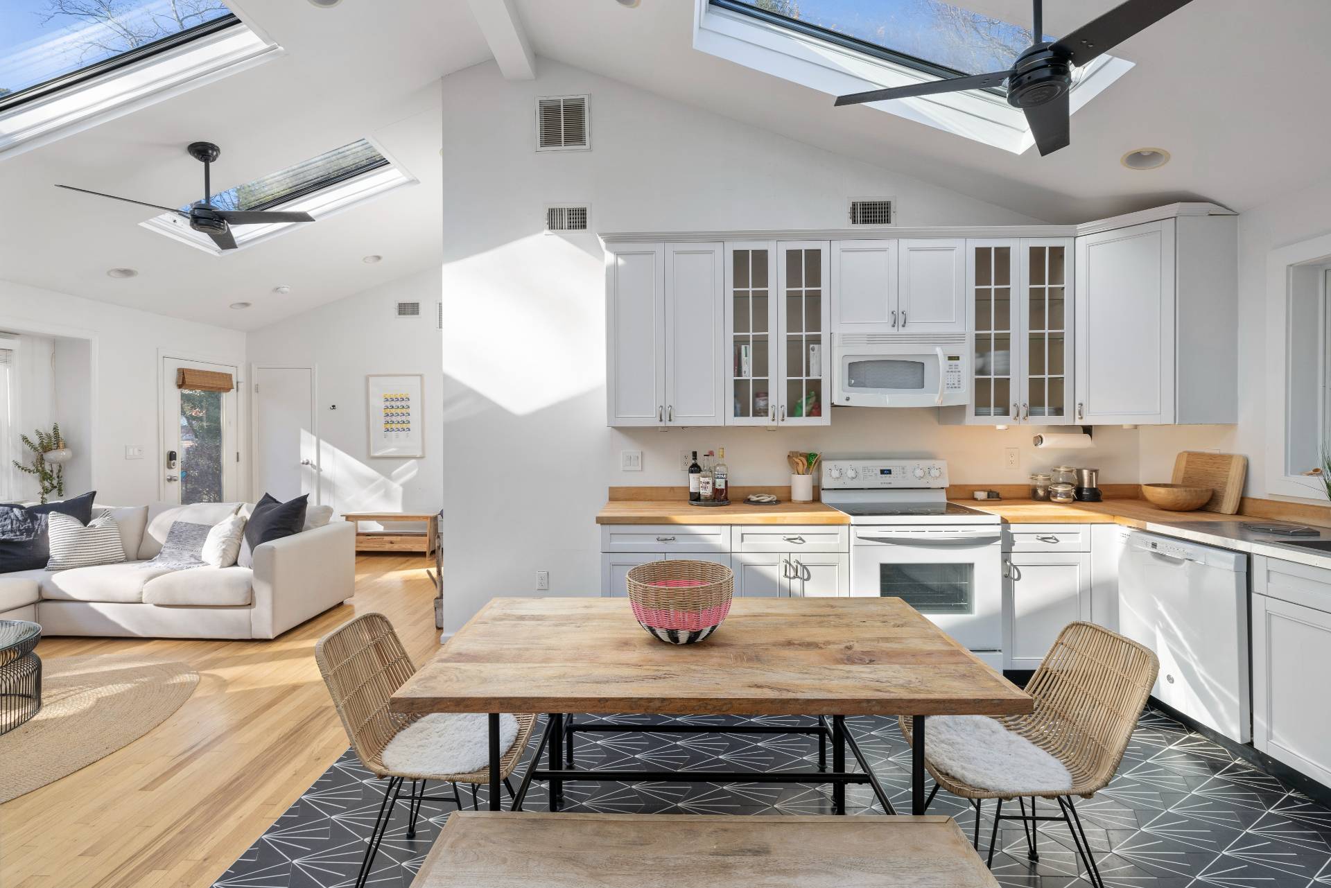 27 Sandra Road East Hampton, NY 11937 - Photo 6 of 15