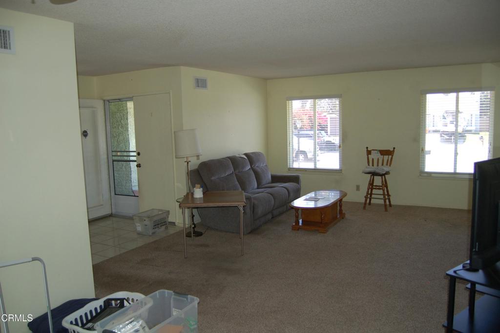 301 Geranium Place Oxnard, CA 93036 - Photo 3 of 11 DSC_1109