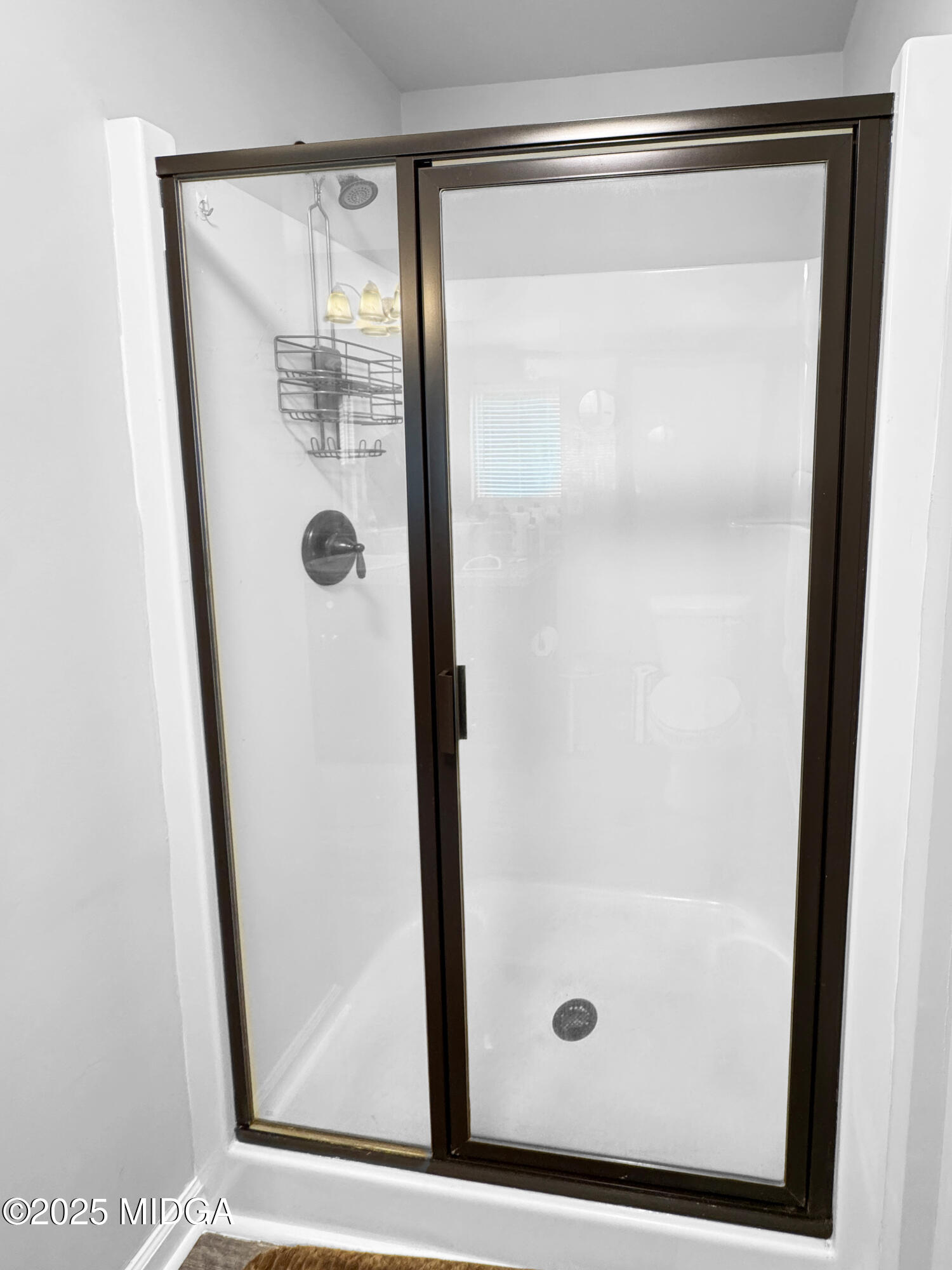 837 Weldon Road Forsyth, GA 31029 - Photo 13 of 24 a bathroom with a glass shower door