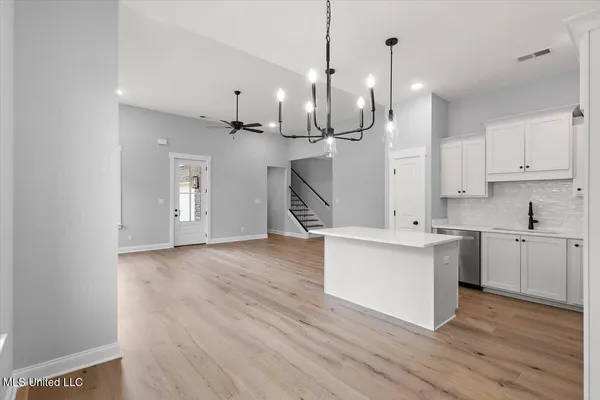 $365,900 | 842 Coahoma Court, Nesbit, MS 38651