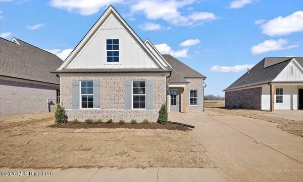 $365,900 | 842 Coahoma Court, Nesbit, MS 38651