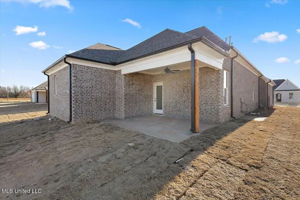 $365,900 | 842 Coahoma Court, Nesbit, MS 38651