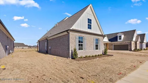 $365,900 | 842 Coahoma Court, Nesbit, MS 38651