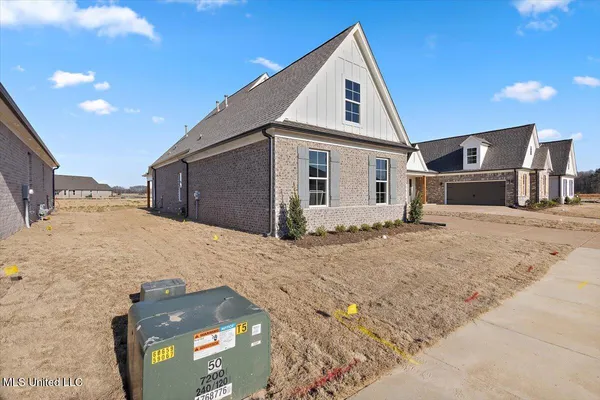 $365,900 | 842 Coahoma Court, Nesbit, MS 38651