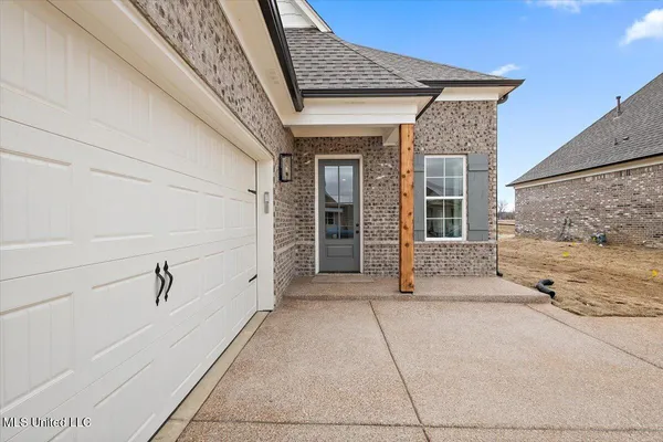 $365,900 | 842 Coahoma Court, Nesbit, MS 38651