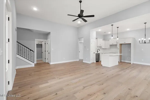 $365,900 | 842 Coahoma Court, Nesbit, MS 38651