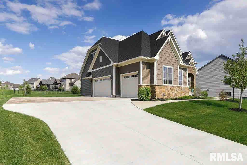 6389 Cardinal Road Bettendorf, IA 52722 - Photo 3 of 24 Gallery Image 3