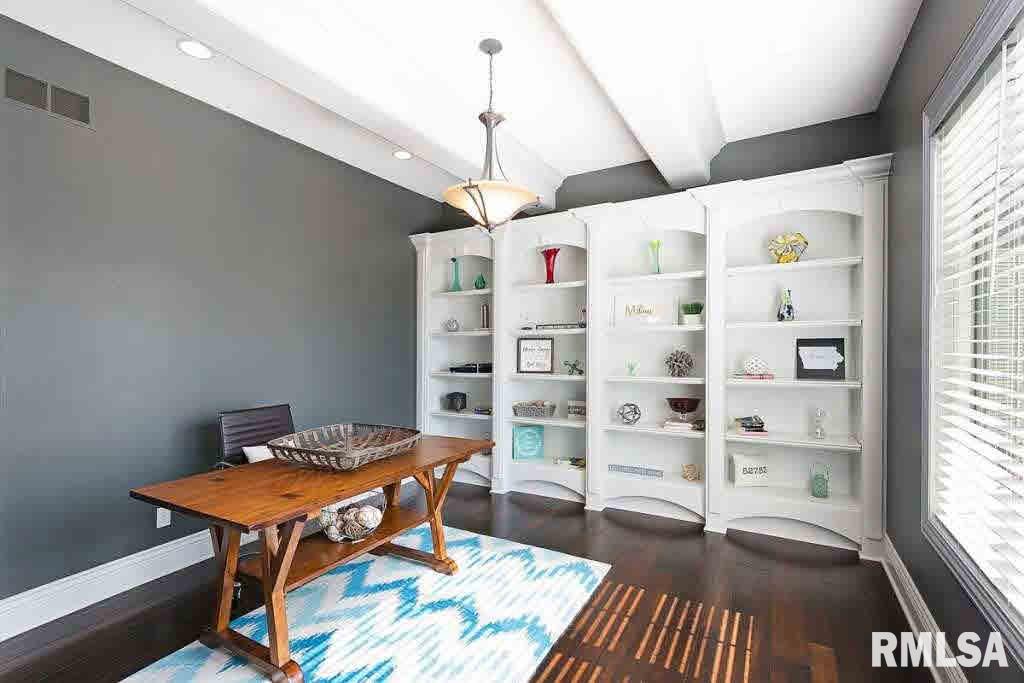 6389 Cardinal Road Bettendorf, IA 52722 - Photo 8 of 24 Gallery Image 8
