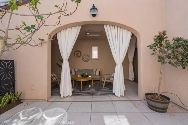 a view of entryway with a front door