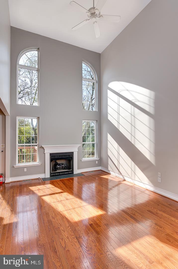 40 Threadleaf Terrace Burlington Township, NJ 08016 - Photo 17 of 34 Family Room w/High Ceilings