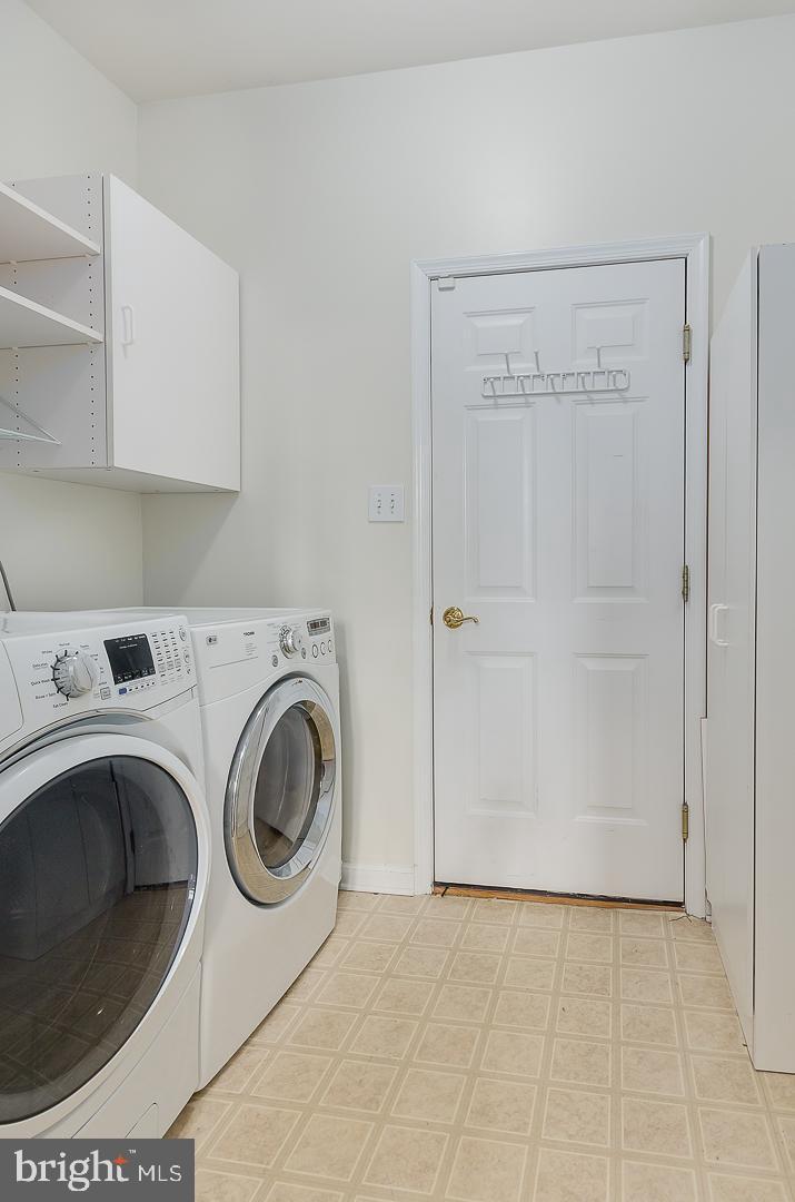 40 Threadleaf Terrace Burlington Township, NJ 08016 - Photo 20 of 34 Laundry Room and Entrance to Garage