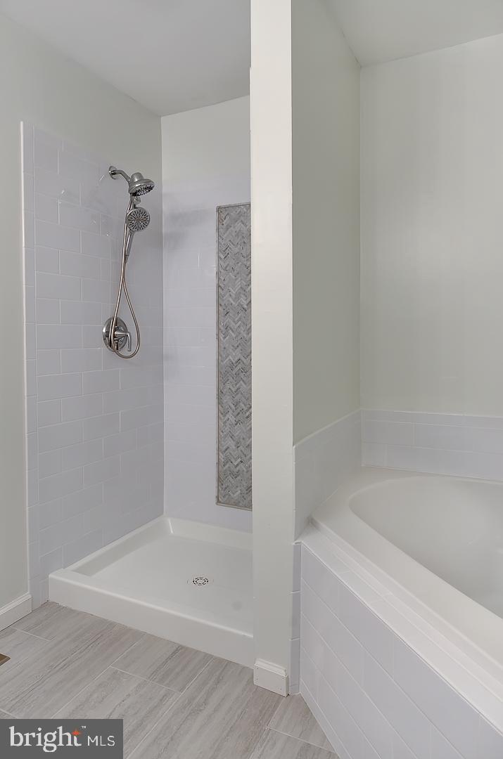 40 Threadleaf Terrace Burlington Township, NJ 08016 - Photo 25 of 34 Master Bath Shower