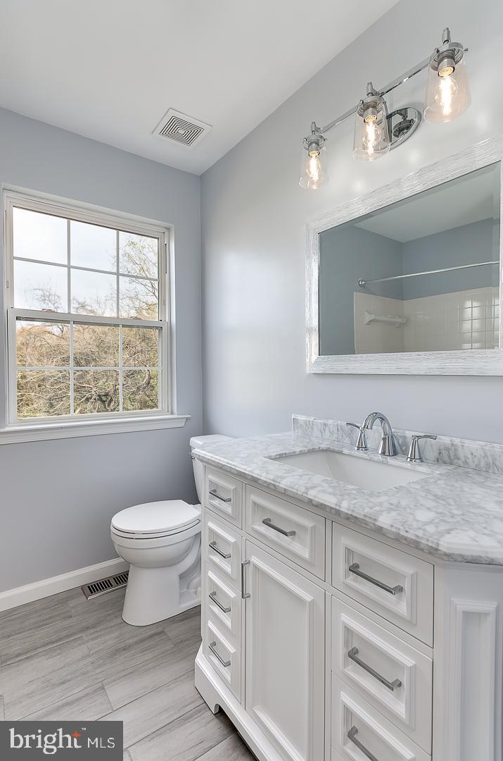 40 Threadleaf Terrace Burlington Township, NJ 08016 - Photo 29 of 34 Main Bathroom