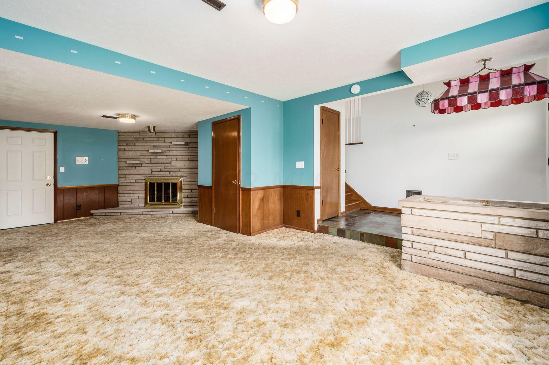 5355 Karl Road Columbus, OH 43229 - Photo 7 of 39 FAMILY ROOM