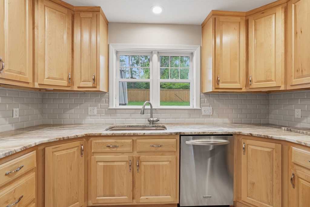 28 Modoc Street Worcester, MA 01604 - Photo 12 of 42