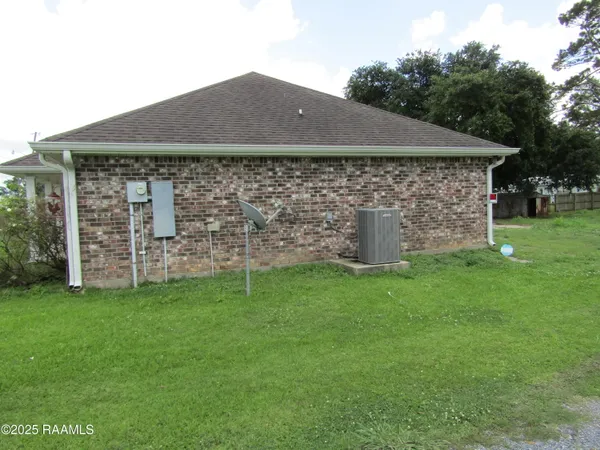 $129,900 | 11173 Highway 87, Jeanerette, LA 70544