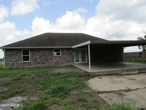 $129,900 | 11173 Highway 87, Jeanerette, LA 70544