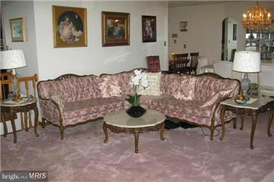 2934 Summit Circle Ellicott City, MD 21043 - Photo 9 of 30 Living Room