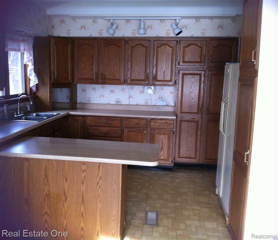 11381 Hall Road Whitmore Lake, MI 48189 - Photo 15 of 21 KITCHEN.jpg