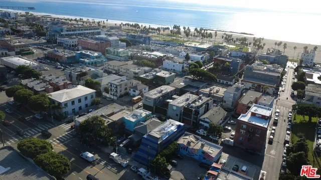 $2,850,000 | 1322 Innes Place, Venice, CA 90291