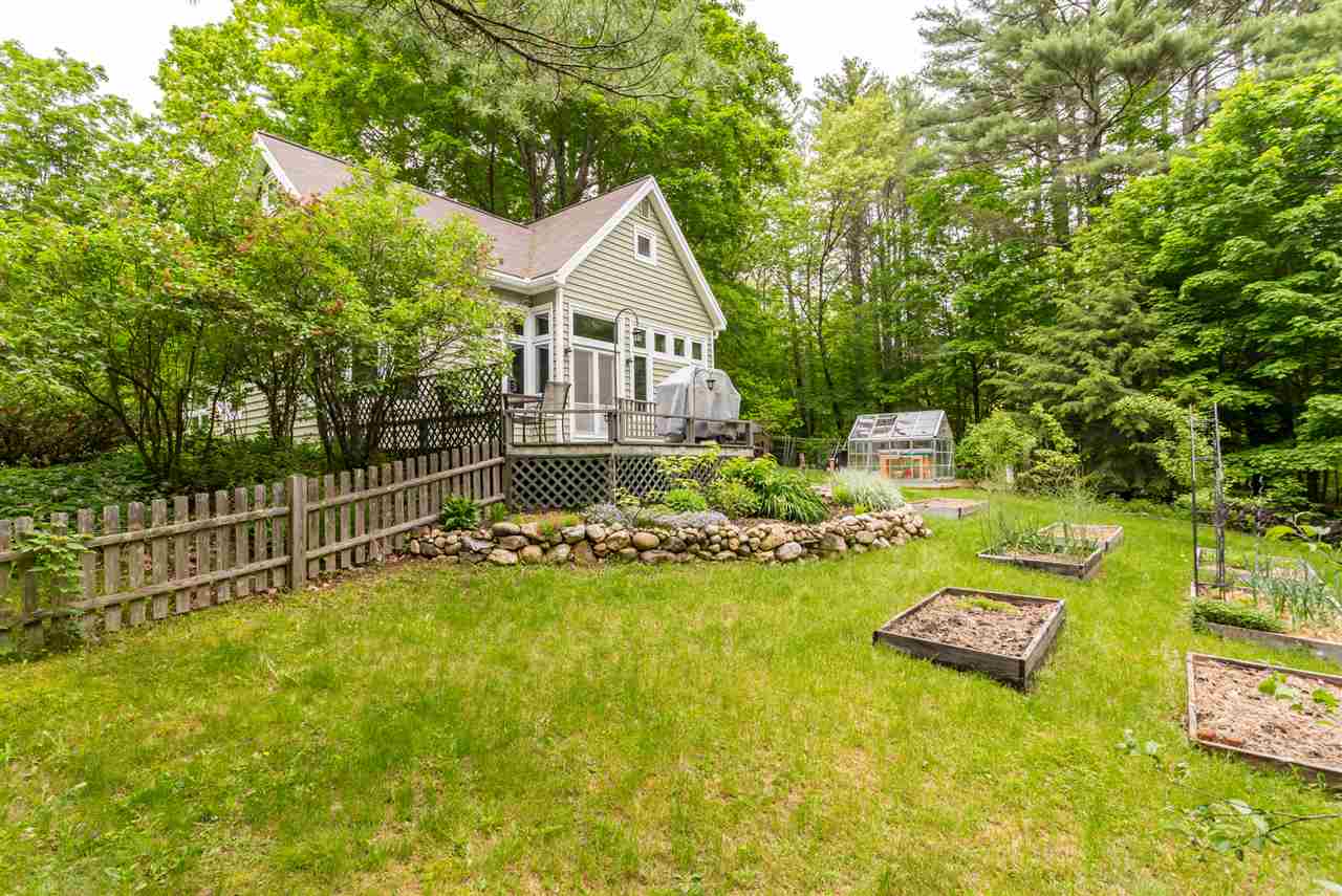 224 Raymond Road Nottingham, NH 03290 - Photo 2 of 38
