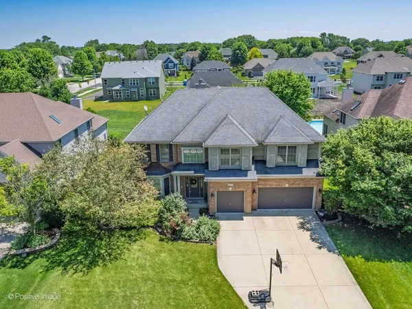 $650,000 | 537 North Sycamore Lane, North Aurora, IL 60542
